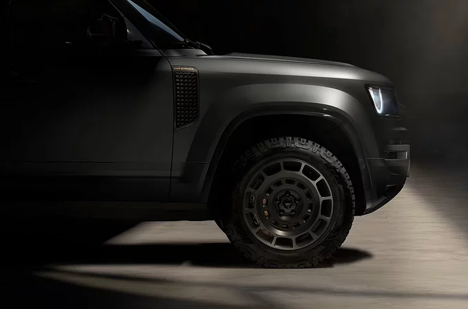 Vue latérale du Defender Octa